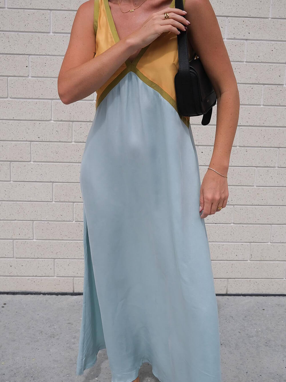 Robe contrastée col V