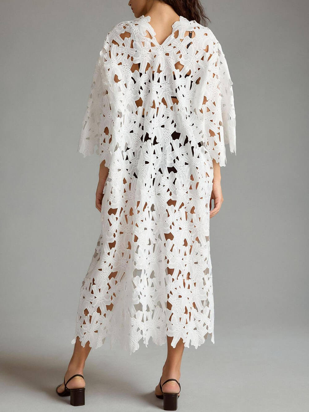 Robe mi-longue de plage en dentelle