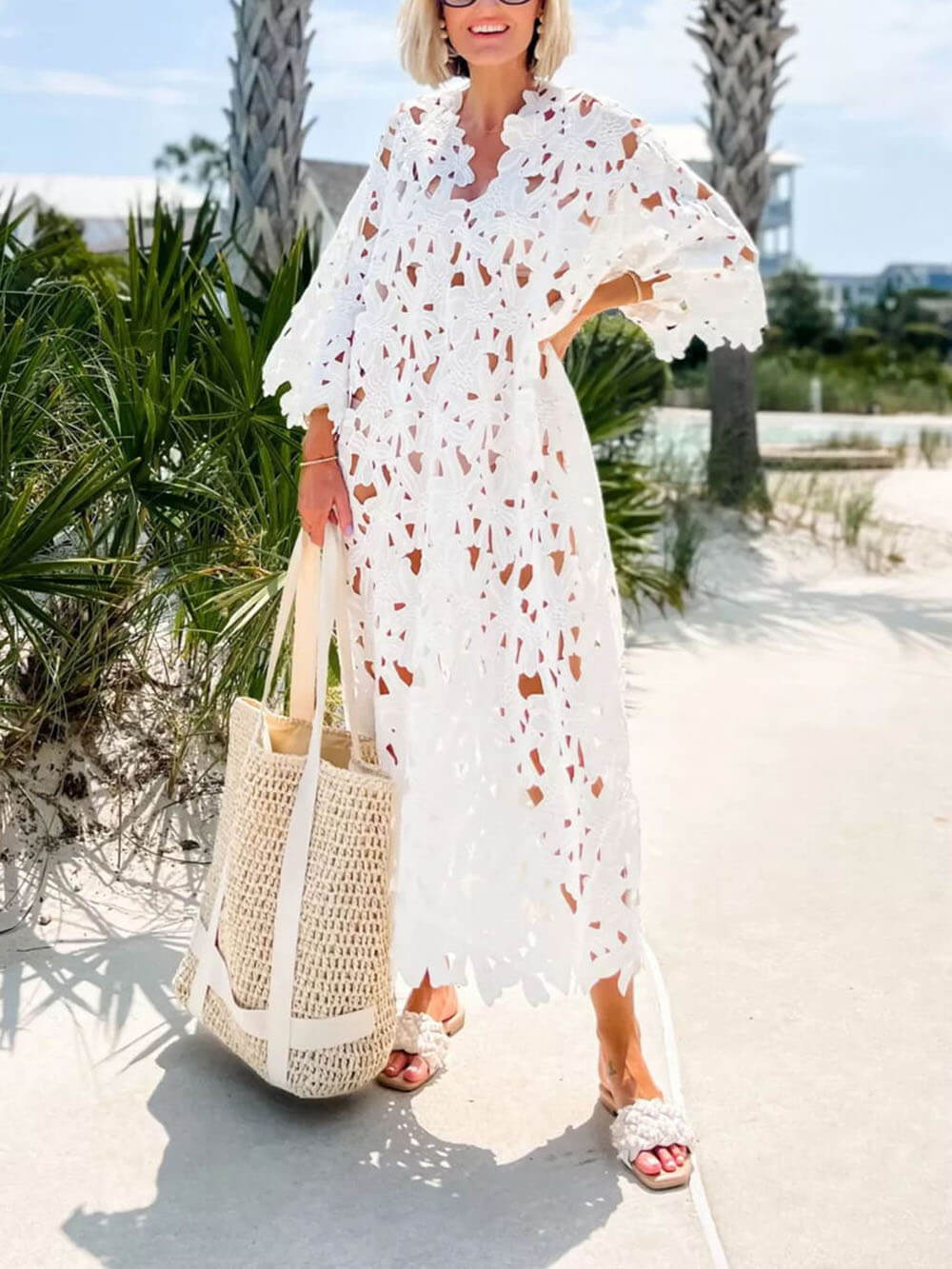 Robe mi-longue de plage en dentelle
