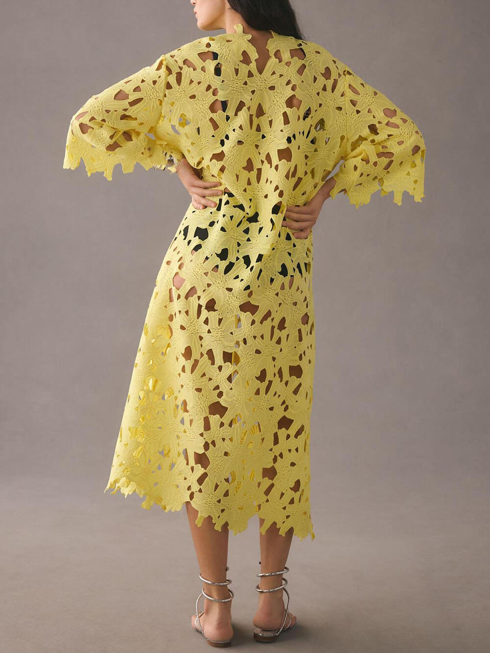 Robe mi-longue de plage en dentelle