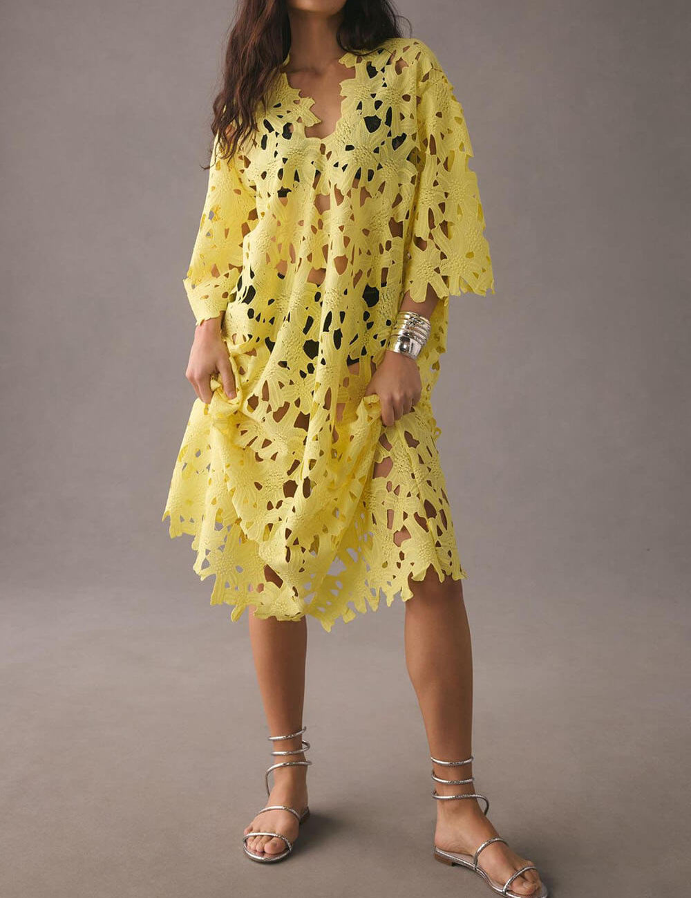 Robe mi-longue de plage en dentelle