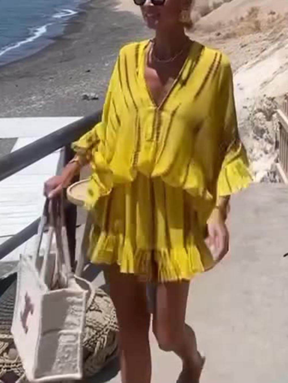Robe courte unique à volants