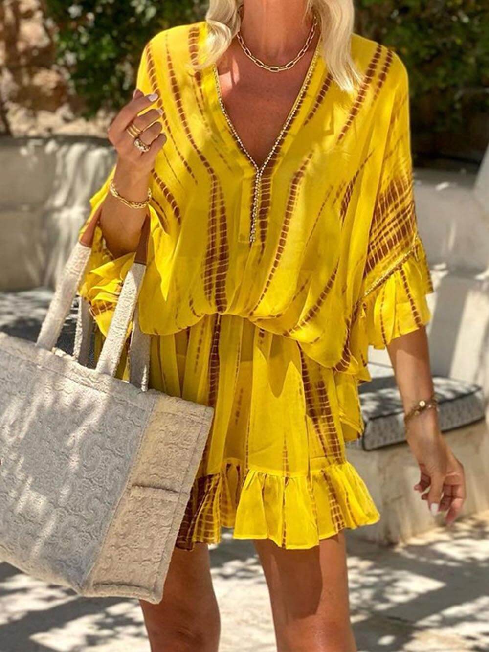 Robe courte unique à volants