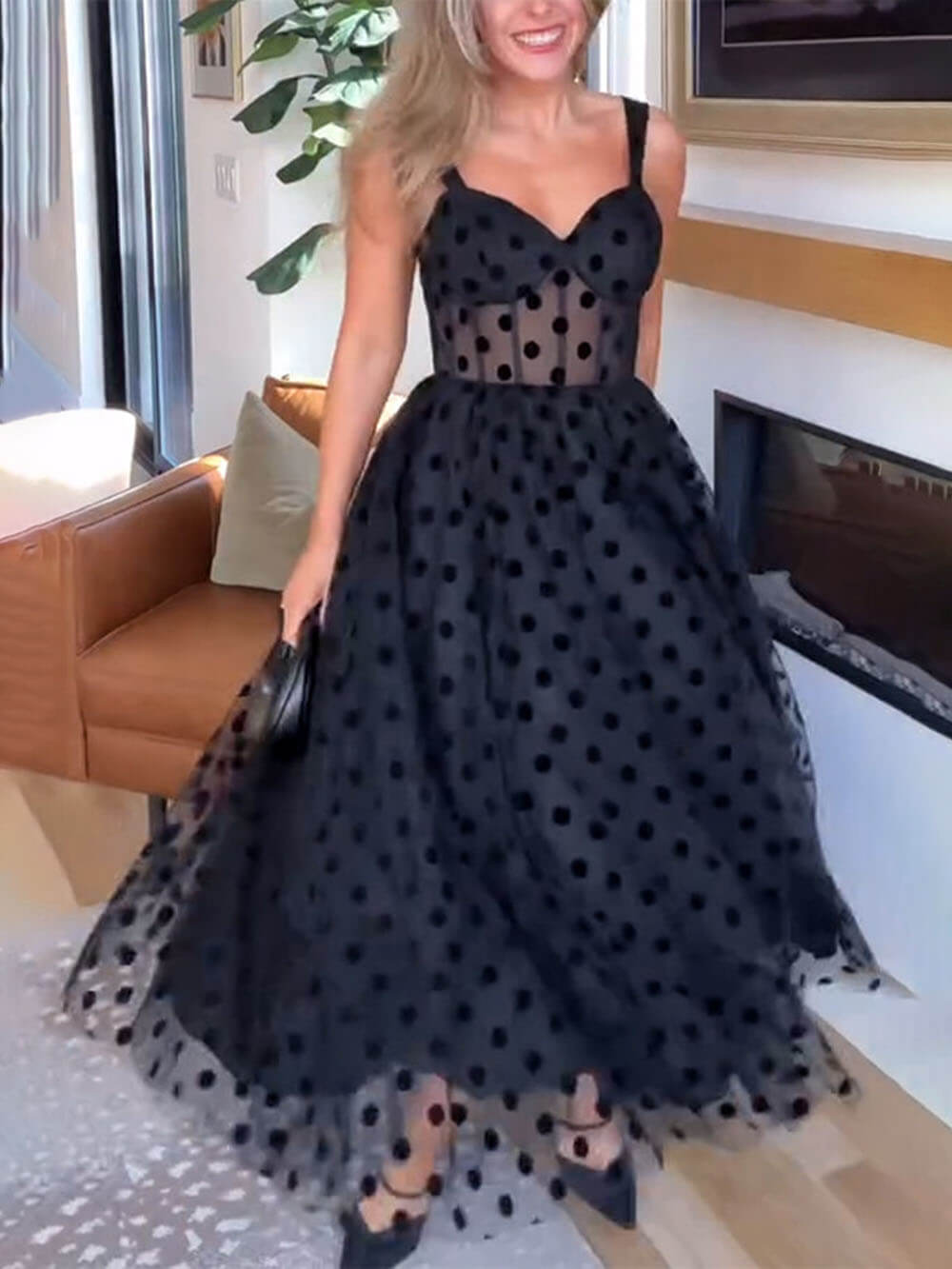 Robe mi-longue raffinée à pois trapèze