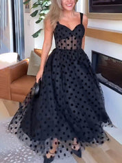Robe mi-longue raffinée à pois trapèze