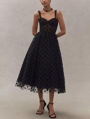 Robe mi-longue raffinée à pois trapèze