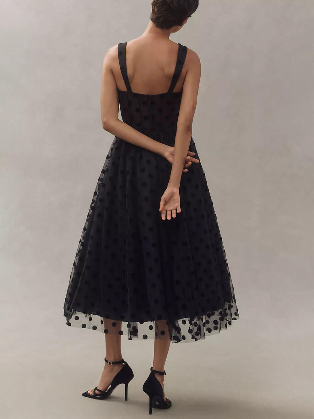 Robe mi-longue raffinée à pois trapèze