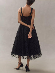 Robe mi-longue raffinée à pois trapèze