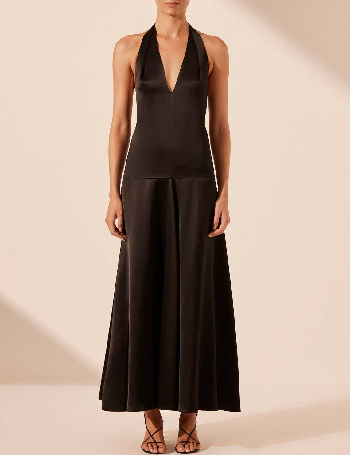 Robe longue élégante grand décolleté en V