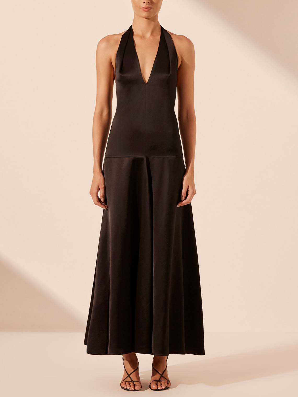 Robe longue élégante grand décolleté en V
