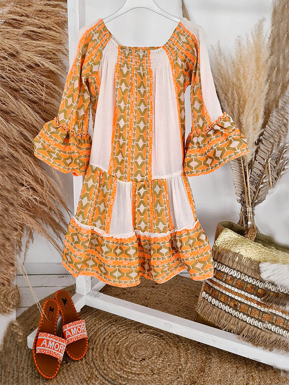 Robe courte ample épaules dénudées à imprimé ethnique