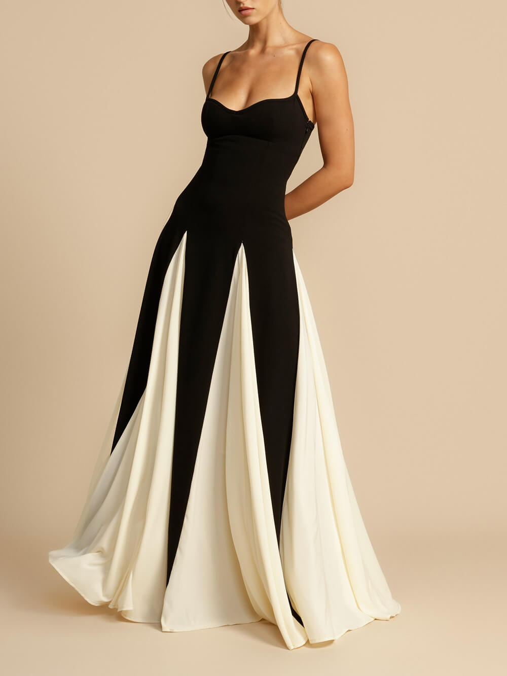 Robe longue Elegance trapèze en tulle nuisette