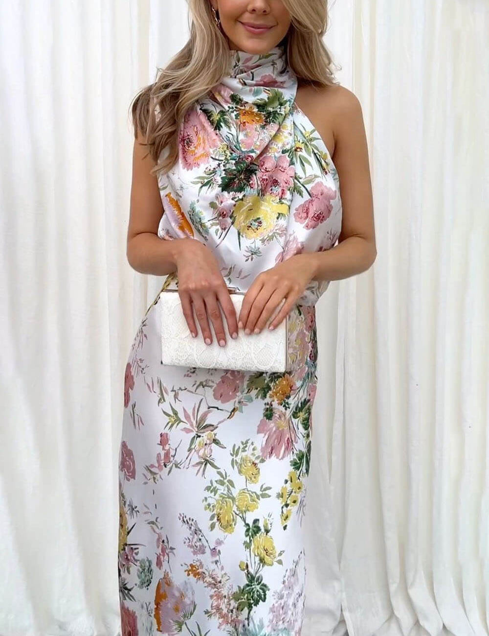 Robe longue fleurie col licou