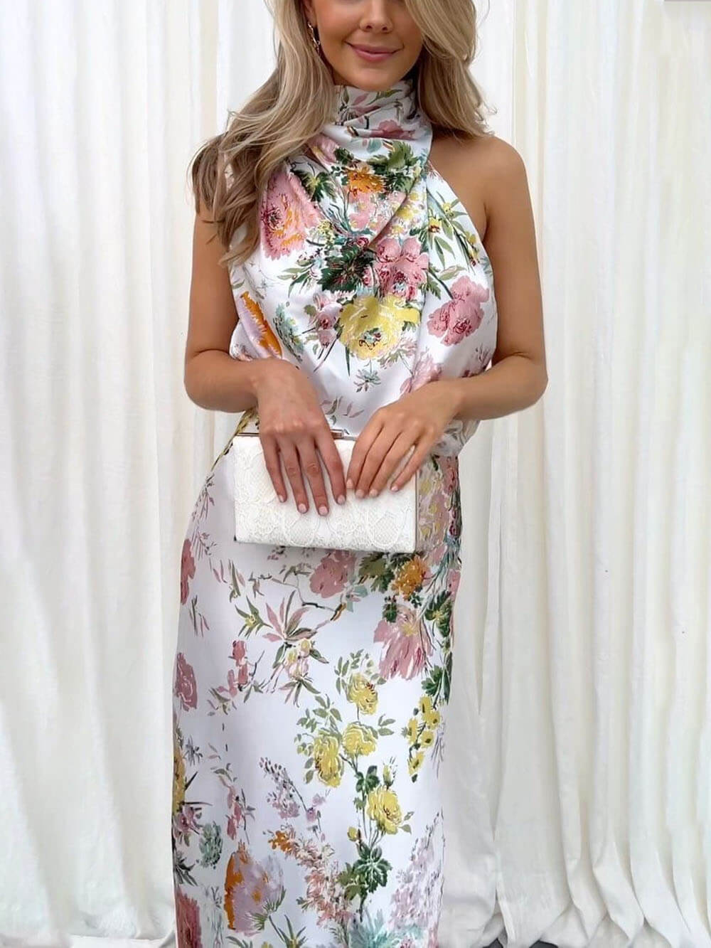 Robe longue fleurie col licou