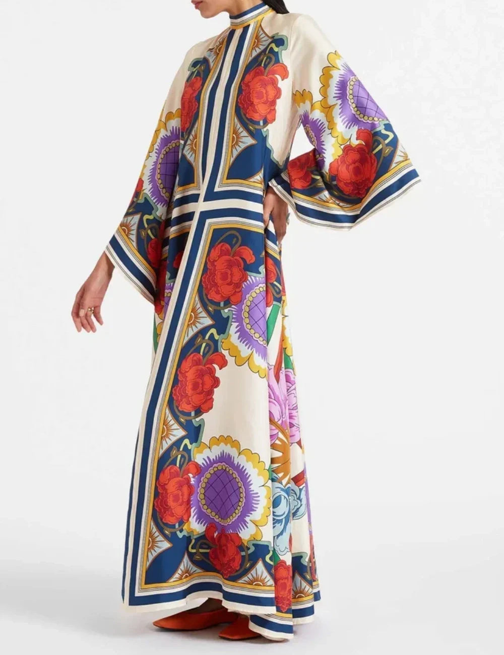 Robe longue raffinée drapée manches cascade