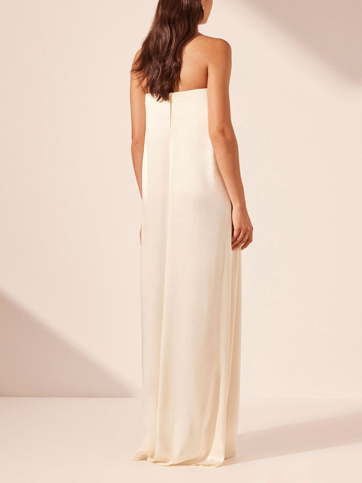 Robe longue élégante de soirée en satin