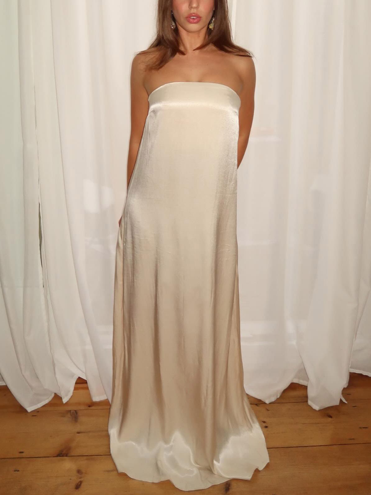 Robe longue élégante de soirée en satin