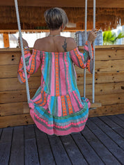 Robe courte ample épaules dénudées à imprimé ethnique