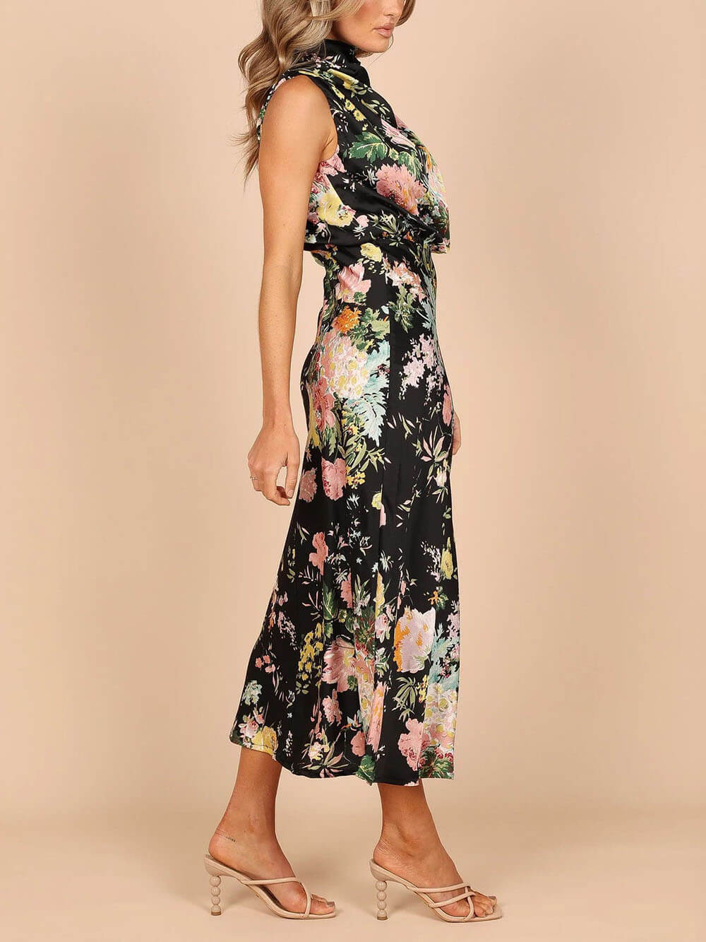 Robe longue fleurie col licou