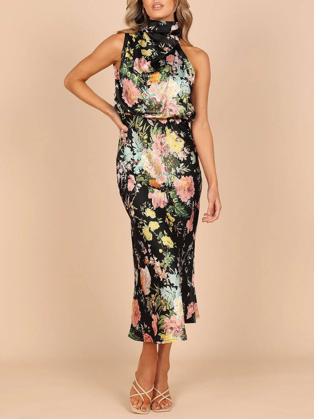 Robe longue fleurie col licou