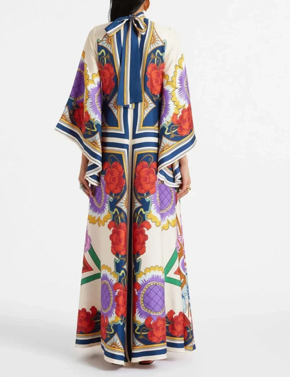Robe longue raffinée drapée manches cascade