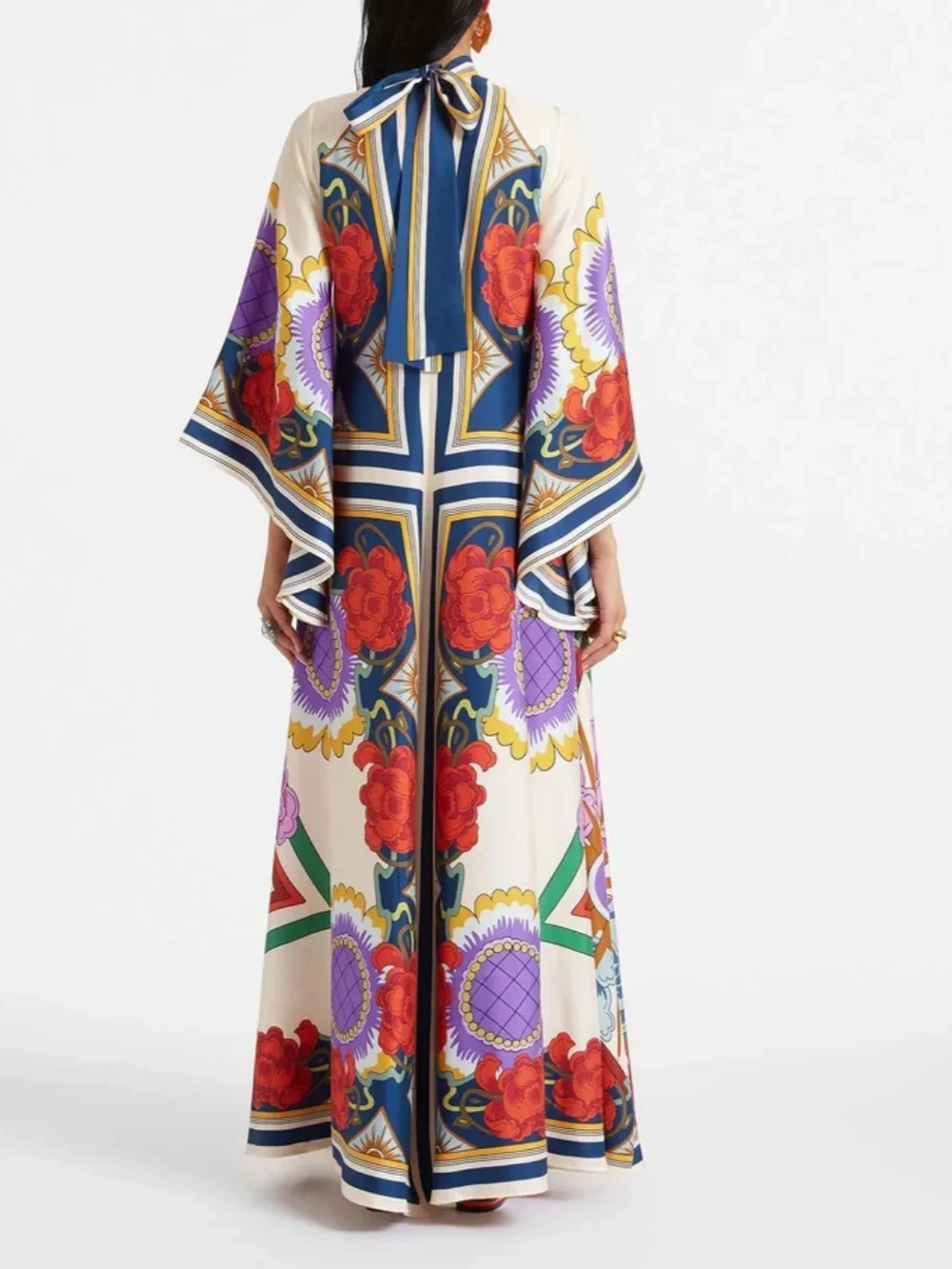 Robe longue raffinée drapée manches cascade