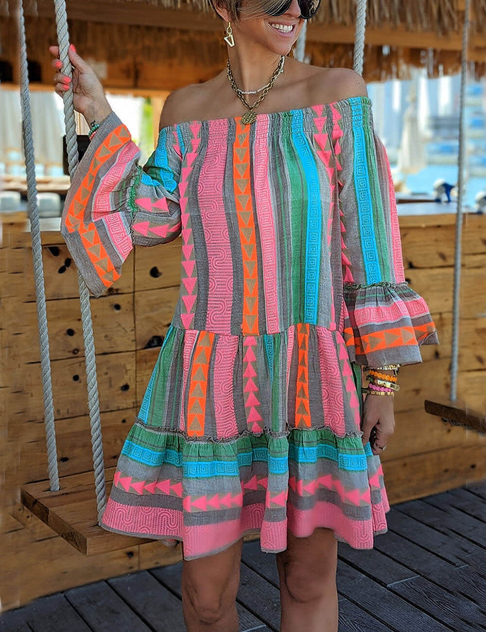 Robe courte ample épaules dénudées à imprimé ethnique
