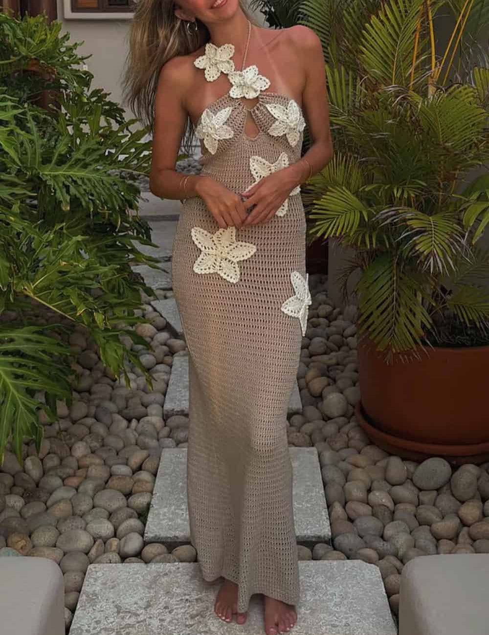 Robe longue moulante à fleurs 3D col licou