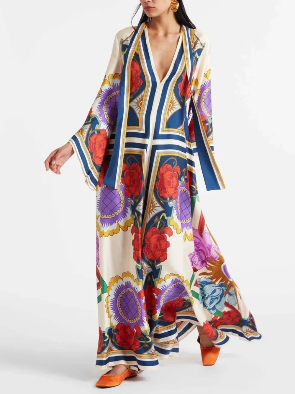 Robe longue raffinée drapée manches cascade