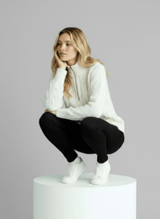 Pull Amy zippé — Blanc (zip noir)