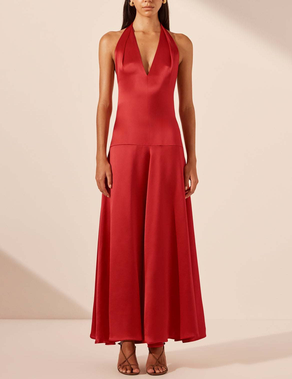 Robe longue élégante grand décolleté en V