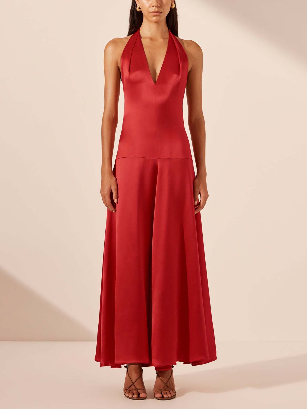 Robe longue élégante grand décolleté en V