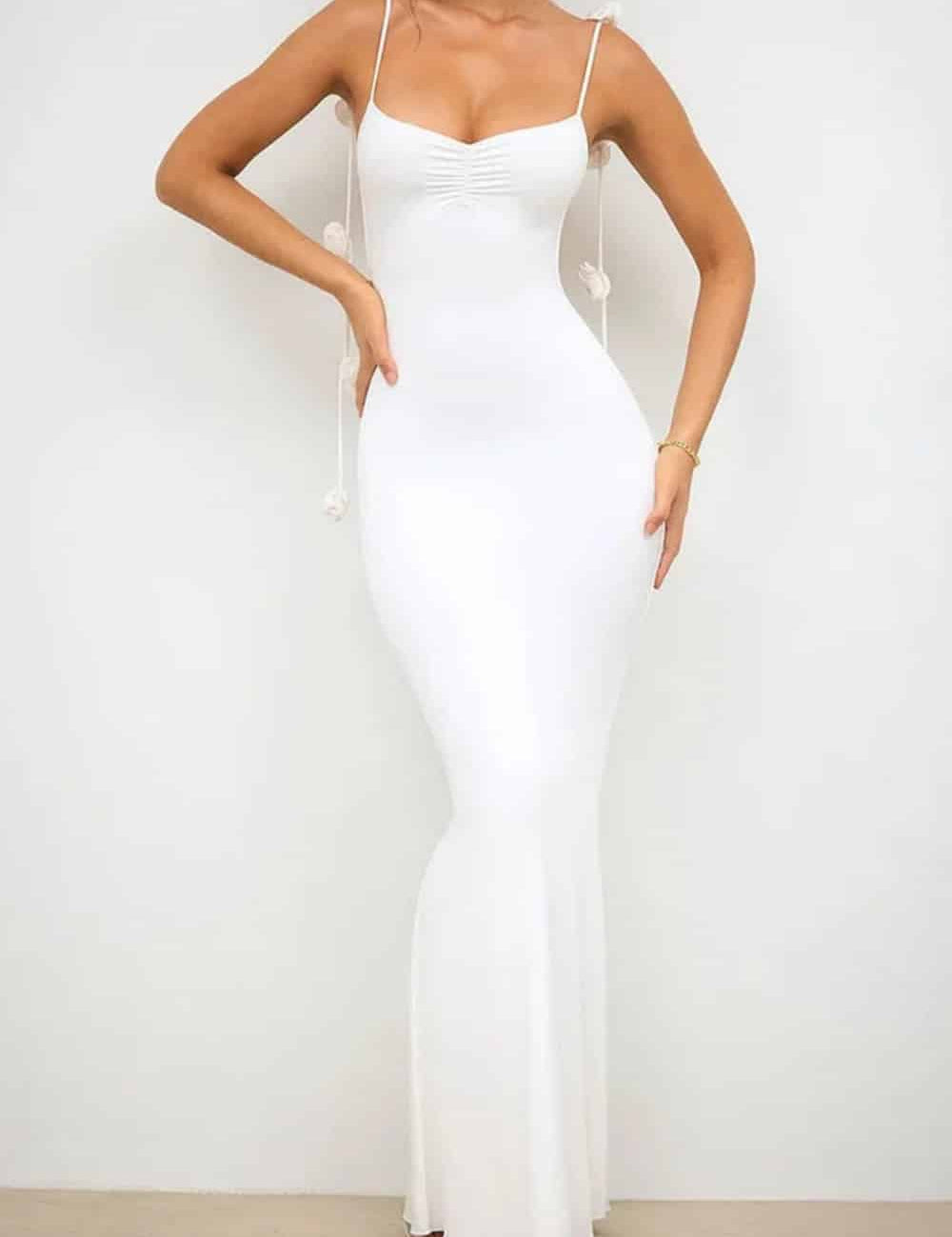 Robe longue dos nu ajustée à fines bretelles