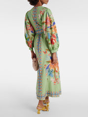 Robe mi-longue délicate fleurie boutonnée