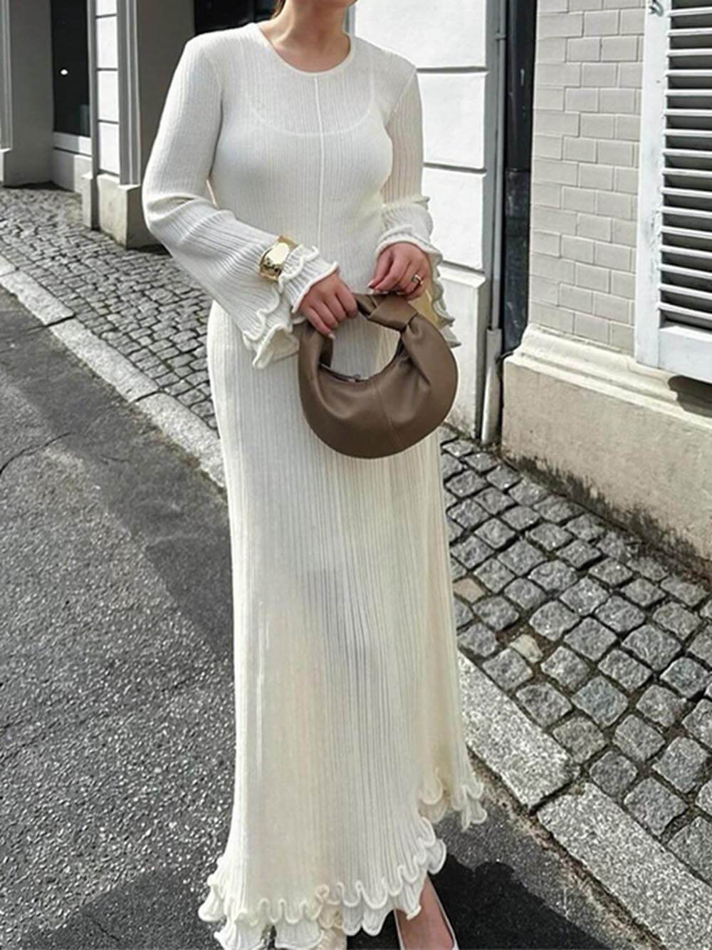 Robe longue élégante en maille manches trompette
